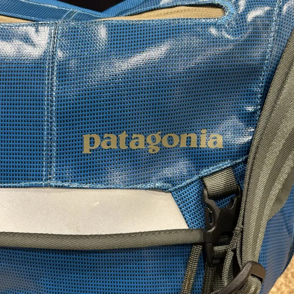 Patagonia Black Hole Mini Messenger Bag 12L Bright Blue Discontinued 2015 NOS